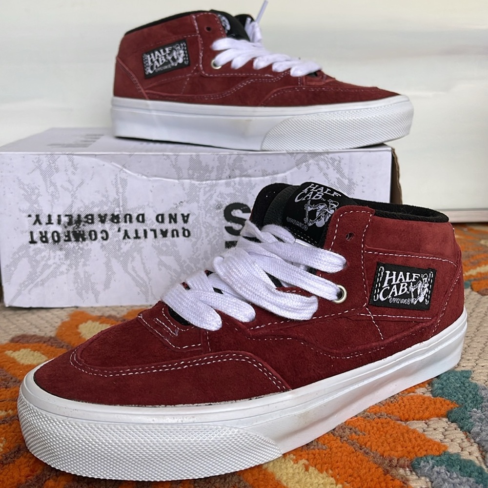 Vans WMNS Skate Half Cab
Pig Suede Brick
VN0A5KYABRI
Sneakers - Picture 3 of 16